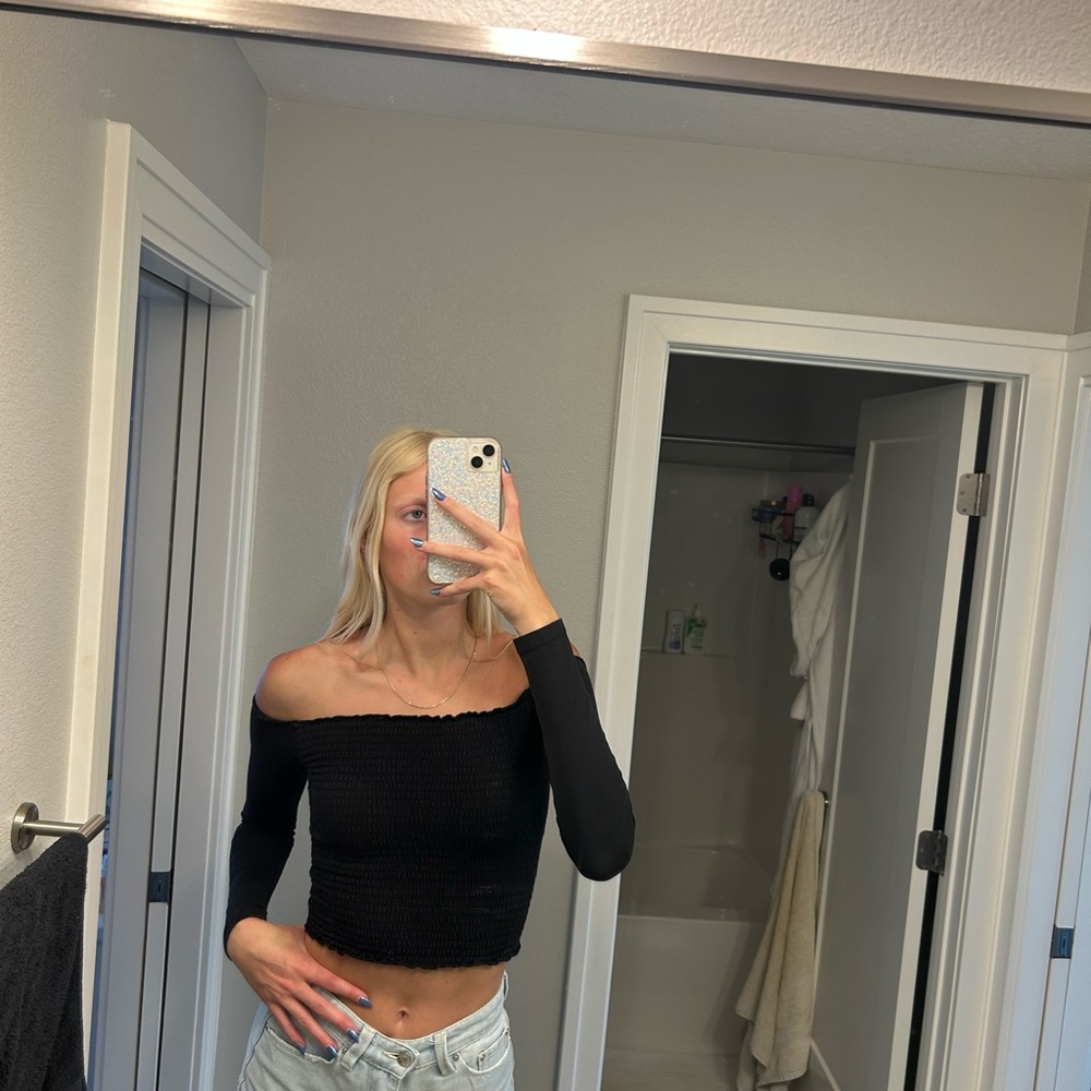 Hollister Off the shoulder Crop-top